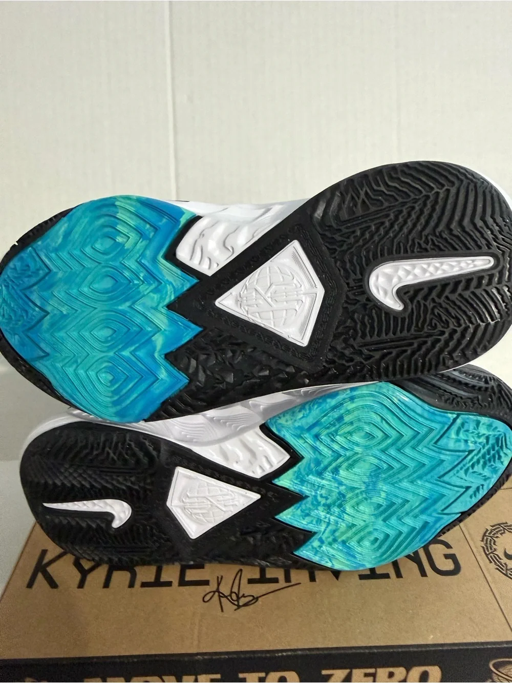 Nike Kyrie Irving 8 Go Youth Sneakers